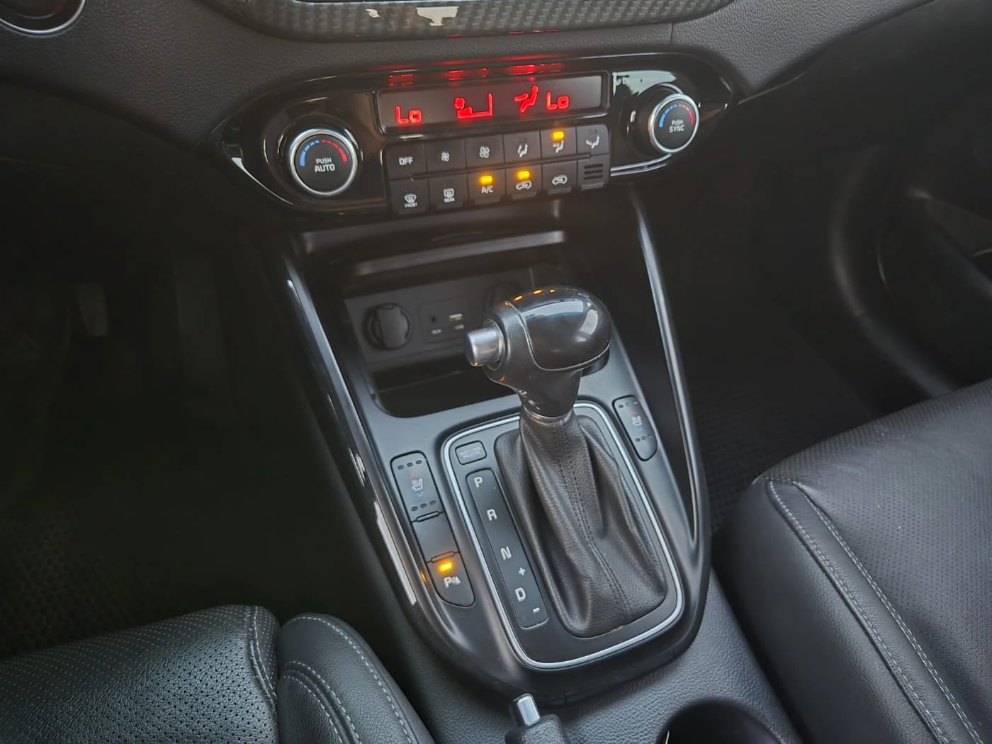 Kia Carens 2.0 LPI Noblesse, снимка 15 - Автомобили и джипове - 56358675
