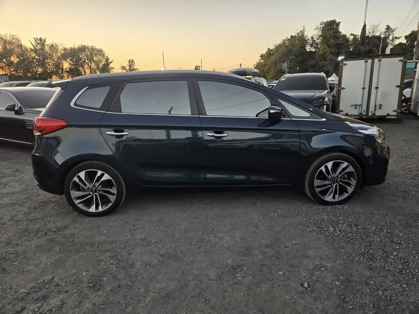 Kia Carens 2.0 LPI Noblesse, снимка 3 - Автомобили и джипове - 56358675