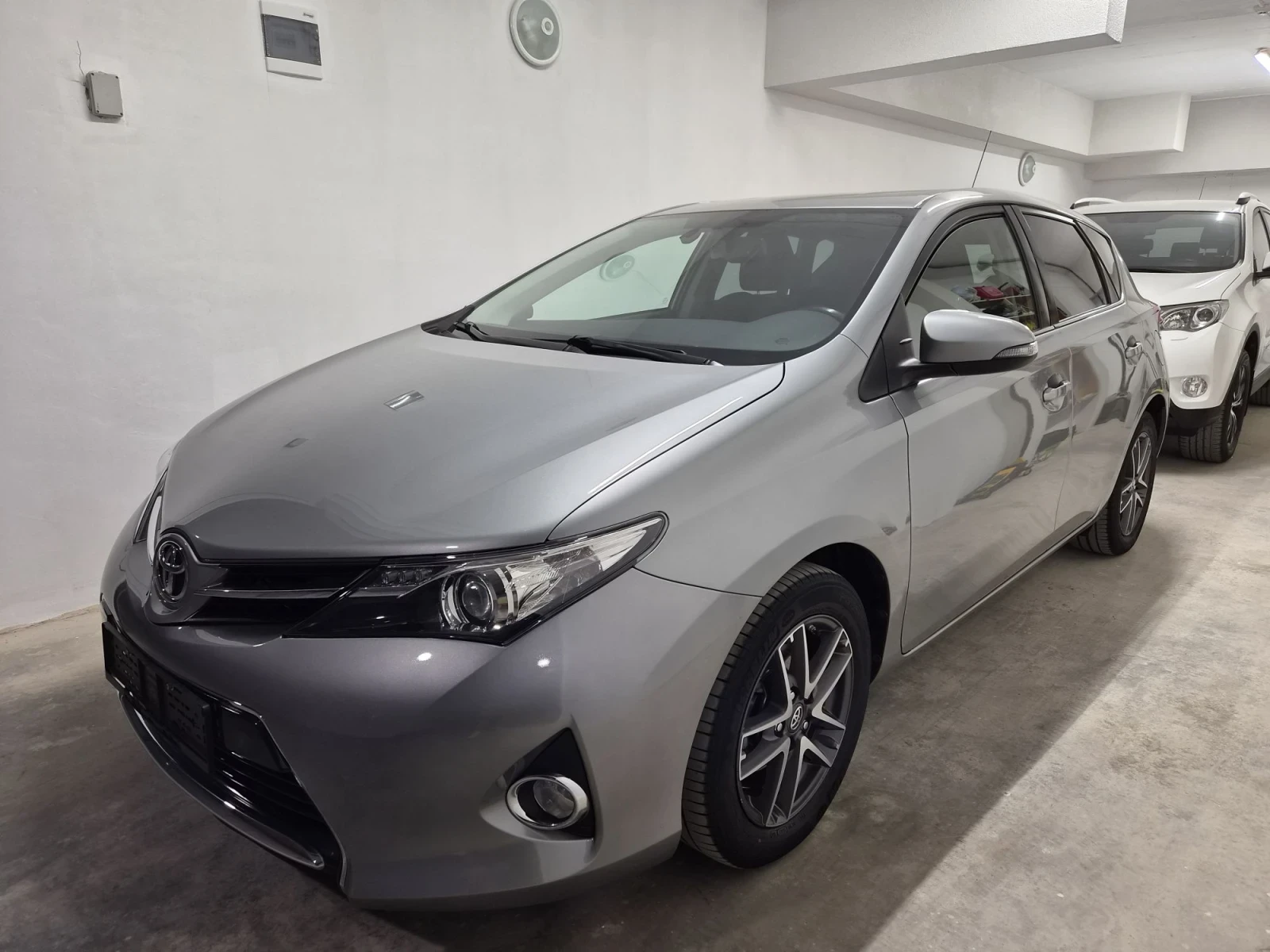 Toyota Auris 1.6 VALVEMATIC 132 PS 8 ���� KEYLESS 100 000KM | Mobile.bg � ����������� 2