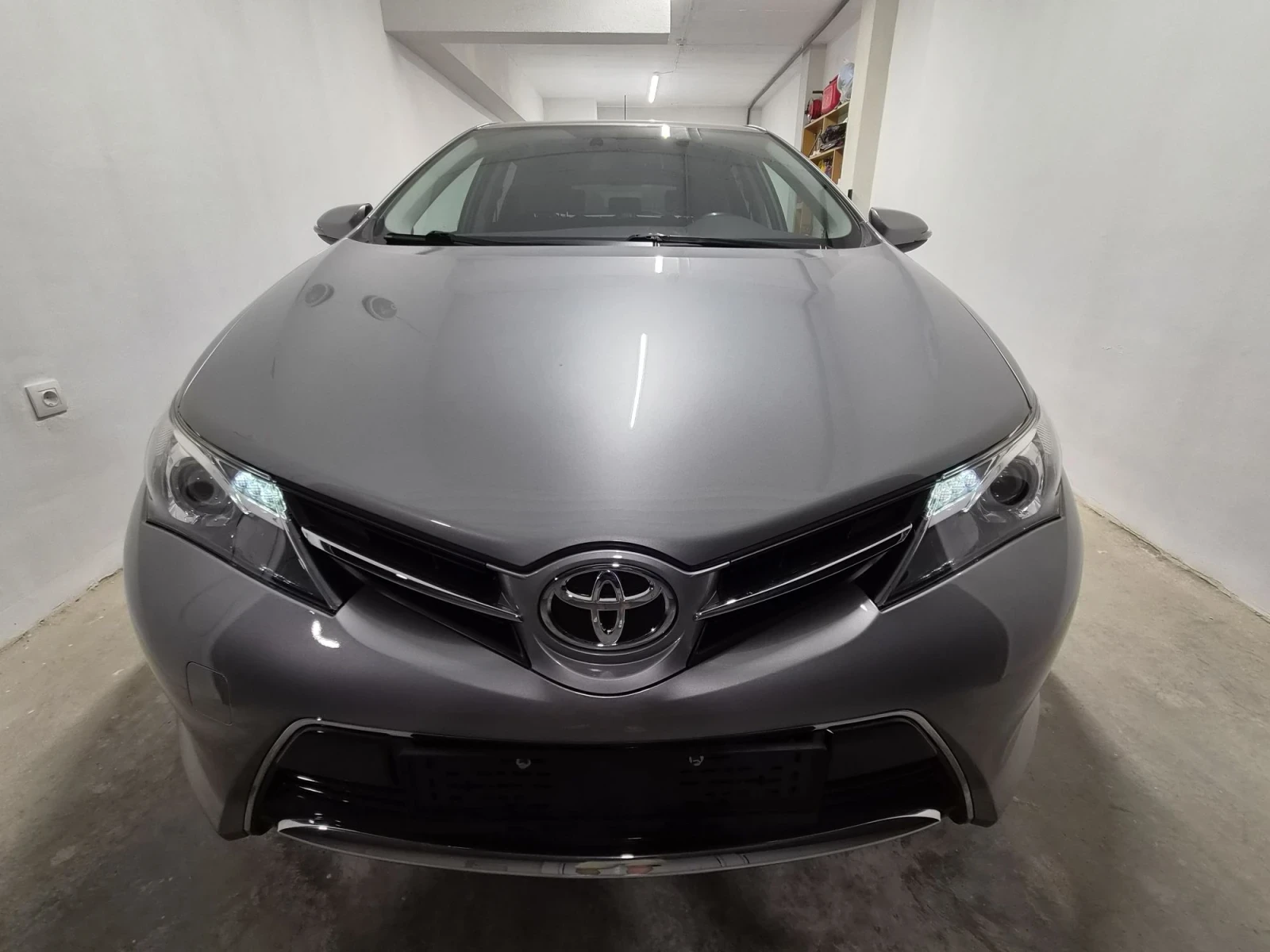 Toyota Auris 1.6 VALVEMATIC 132 PS 8 гуми KEYLESS 100 000KM