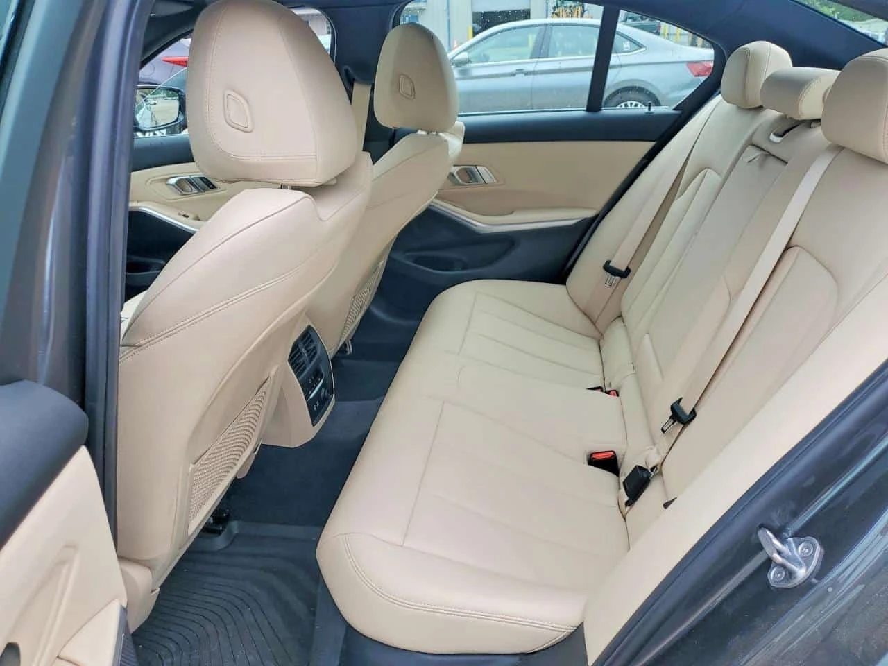 BMW 330 * xDrive * CARFAX * ����� �� ����������� | Mobile.bg � ����������� 10