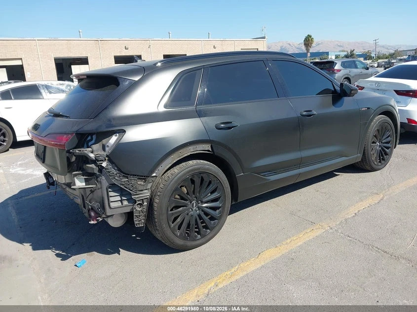 Audi E-Tron Premium Plus, снимка 4 - Автомобили и джипове - 56618839
