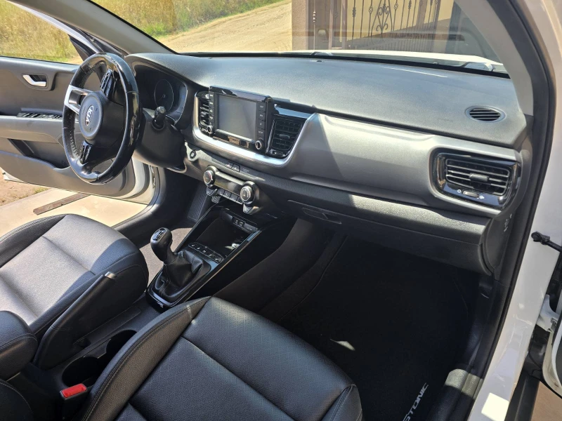 Kia Stonic T-GDI, снимка 10 - Автомобили и джипове - 50675341