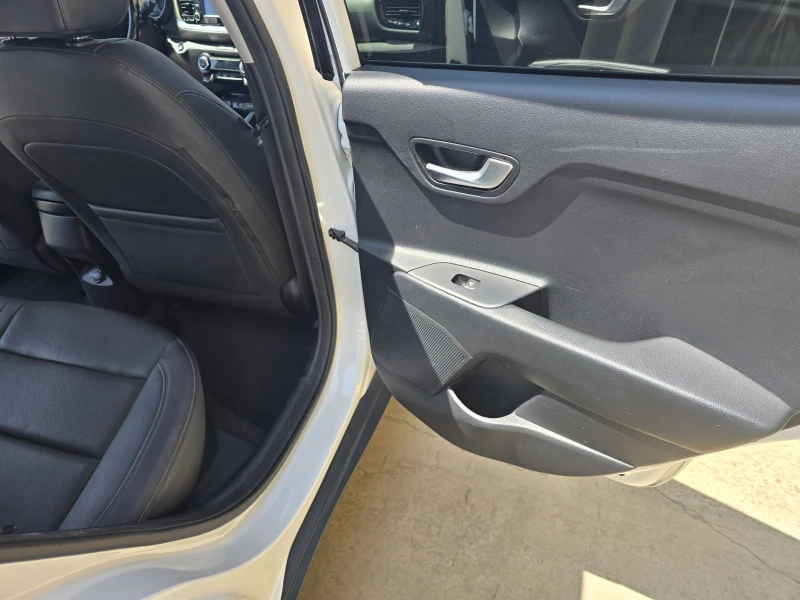 Kia Stonic T-GDI, снимка 16 - Автомобили и джипове - 50675341