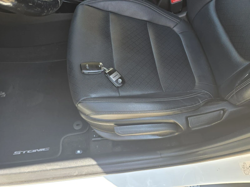 Kia Stonic T-GDI, снимка 8 - Автомобили и джипове - 50675341