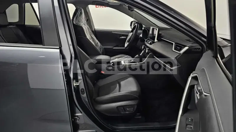 Toyota Rav4 ДИСТРОНИК / ОБДУХВАНЕ / ЦЕНА ДО БЪЛГАРИЯ, снимка 11 - Автомобили и джипове - 55432322