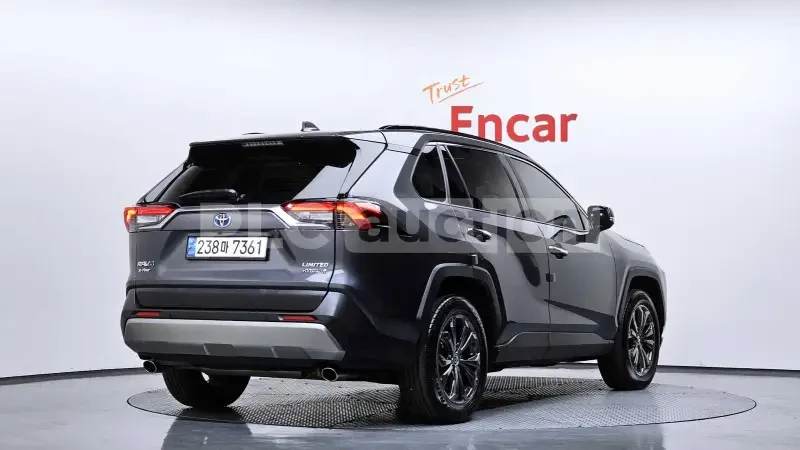 Toyota Rav4 ДИСТРОНИК / ОБДУХВАНЕ / ЦЕНА ДО БЪЛГАРИЯ, снимка 2 - Автомобили и джипове - 55432322