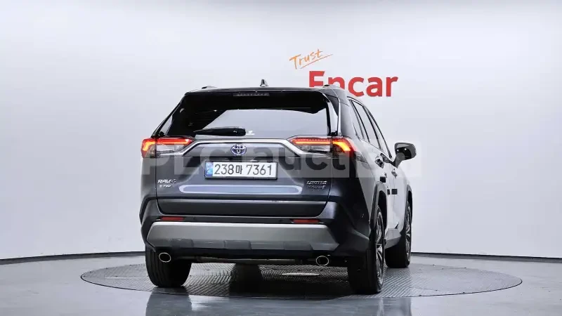 Toyota Rav4 ДИСТРОНИК / ОБДУХВАНЕ / ЦЕНА ДО БЪЛГАРИЯ, снимка 4 - Автомобили и джипове - 55432322