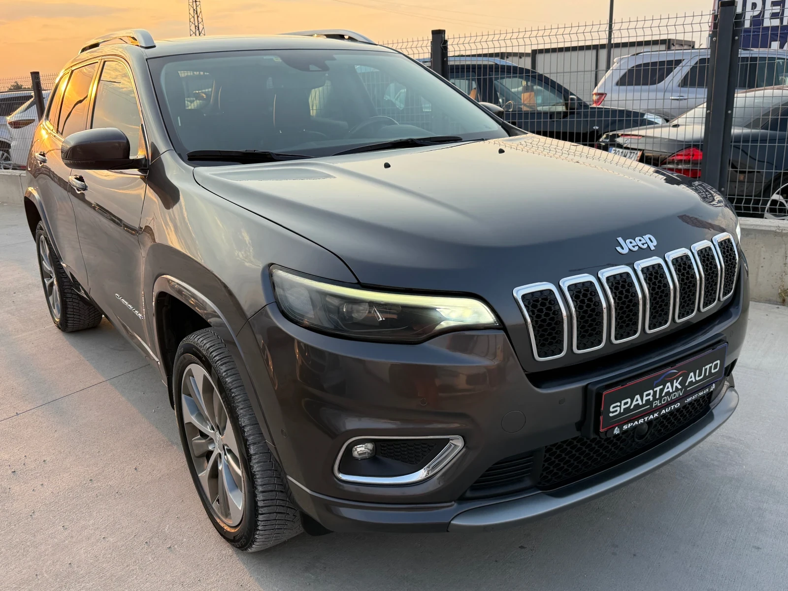Jeep Cherokee 2.2D* 2020г* 4Х4* 202.000КМ* OVERLAND* FULL MAX*  - изображение 3