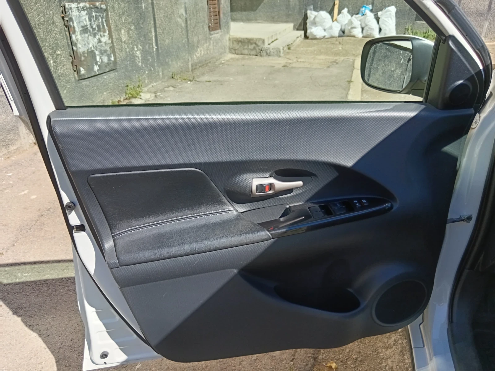 Toyota Urban Cruiser  1.33 VVT-i  - изображение 9