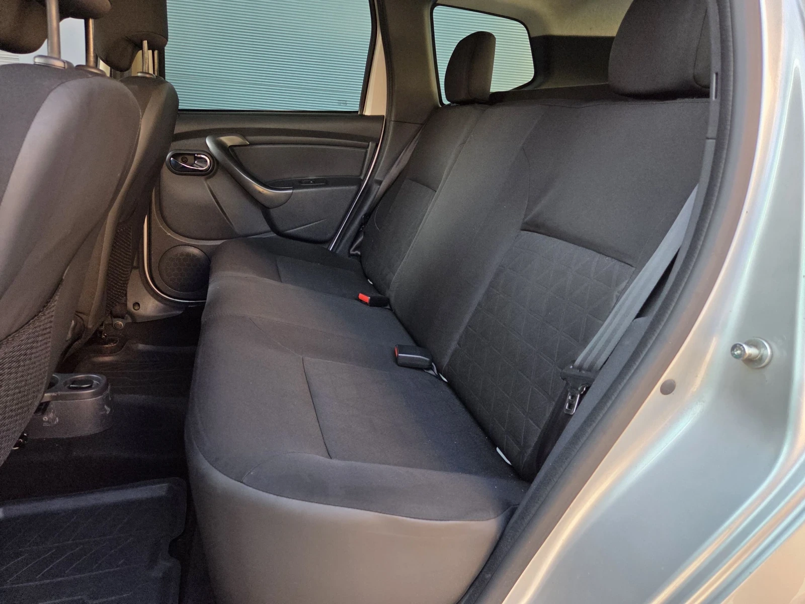 Dacia Duster 1.5 dci 4x4 Facelift Stepway , снимка 10 - Автомобили и джипове - 53866051