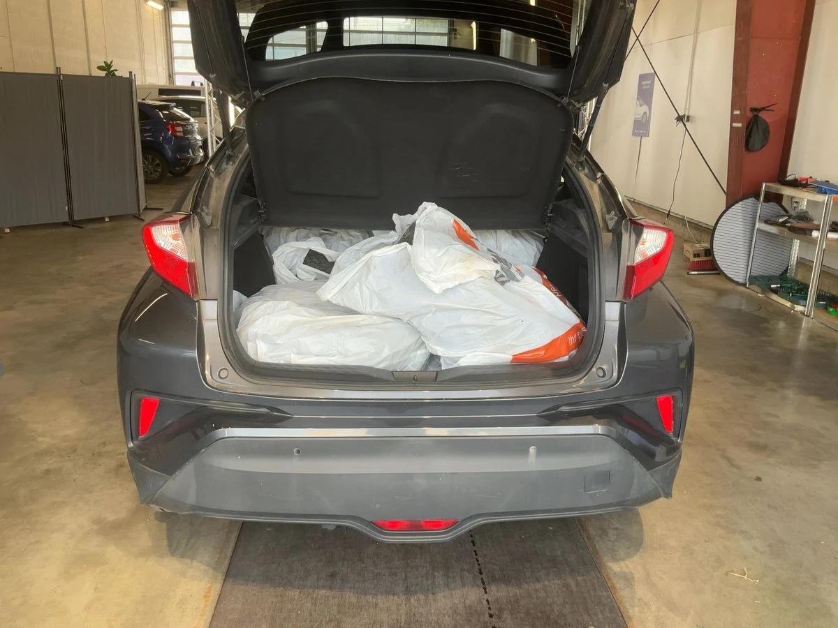Toyota C-HR 1.8 Хибрид Team D, снимка 8 - Автомобили и джипове - 55650415