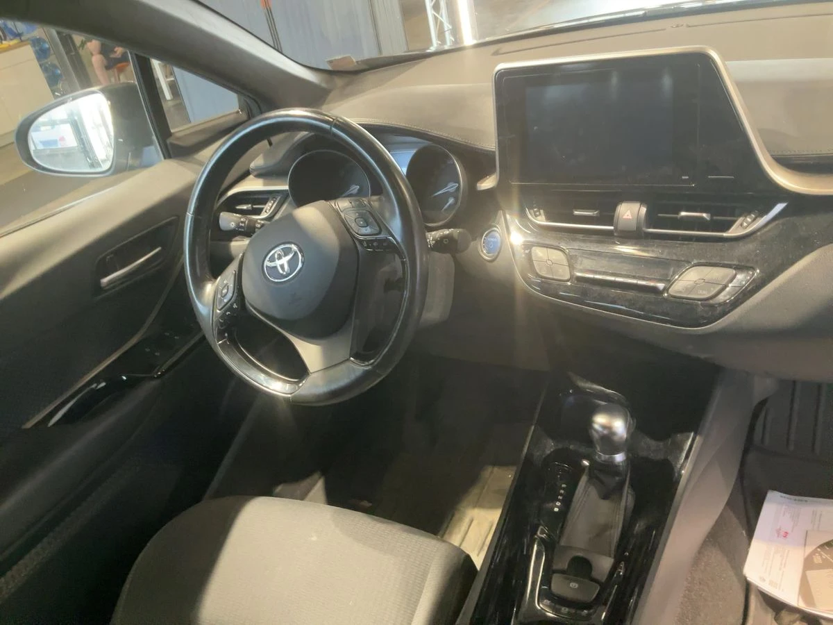 Toyota C-HR 1.8 Хибрид Team D, снимка 3 - Автомобили и джипове - 55650415