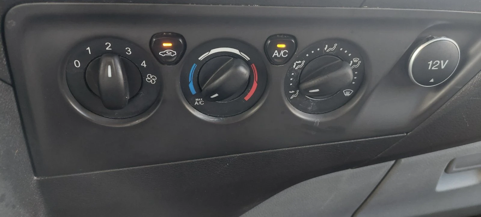 Ford Transit Custom 2.2 tdci клима, снимка 13 - Бусове и автобуси - 55227698