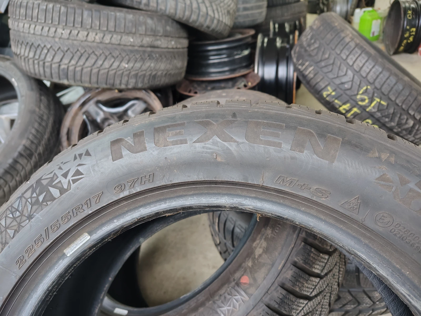 Гуми Зимни 225/55R17, снимка 4 - Гуми и джанти - 54094848