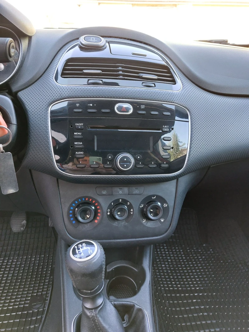 Fiat Punto 1.4 evo, снимка 10 - Автомобили и джипове - 47703753