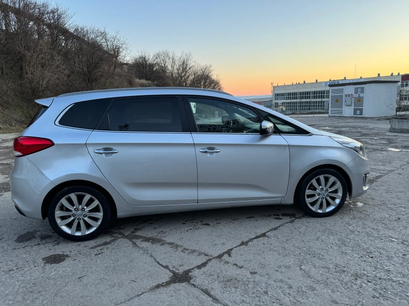 Kia Carens, снимка 7 - Автомобили и джипове - 48911391