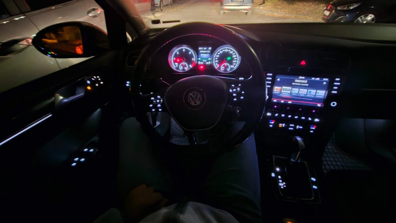 VW Golf Variant 1.6 TDI Highline, снимка 14 - Автомобили и джипове - 52156930