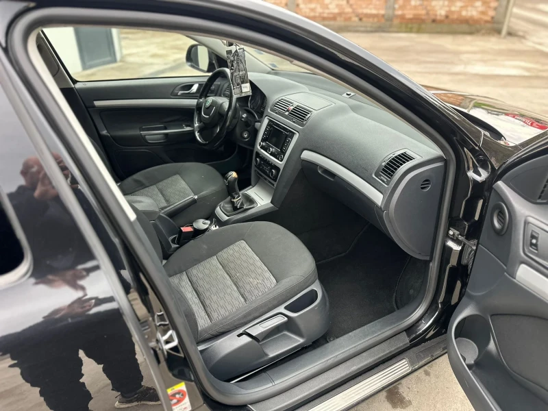 Skoda Octavia 1.6 TDI, снимка 9 - Автомобили и джипове - 52922431