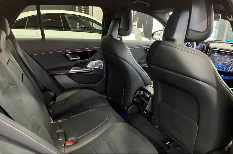 Mercedes-Benz E 450 T-Modell* 4Matic* HYPERSCREEN* AMG* Digital Light*, снимка 6 - Автомобили и джипове - 53274032