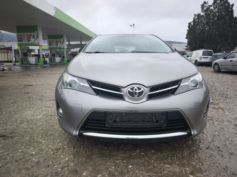 Toyota Auris 1.6i 132kc КАТО НОВА ПЪЛНА СЕРВИЗНА ИСТОРИЯ В ТОЙО, снимка 2 - Автомобили и джипове - 53384904