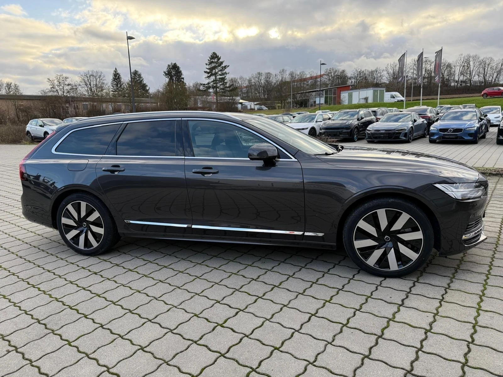 Volvo V90 T6 Core - AWD - Хибрид - изображение 5