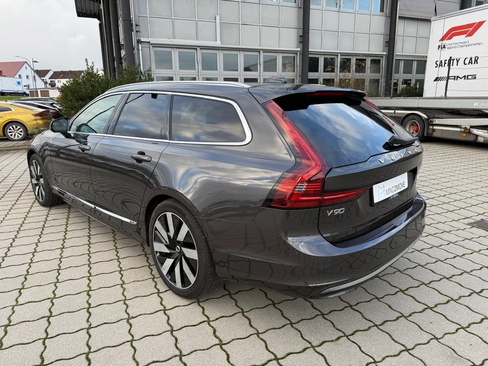 Volvo V90 T6 Core - AWD - Хибрид - изображение 3