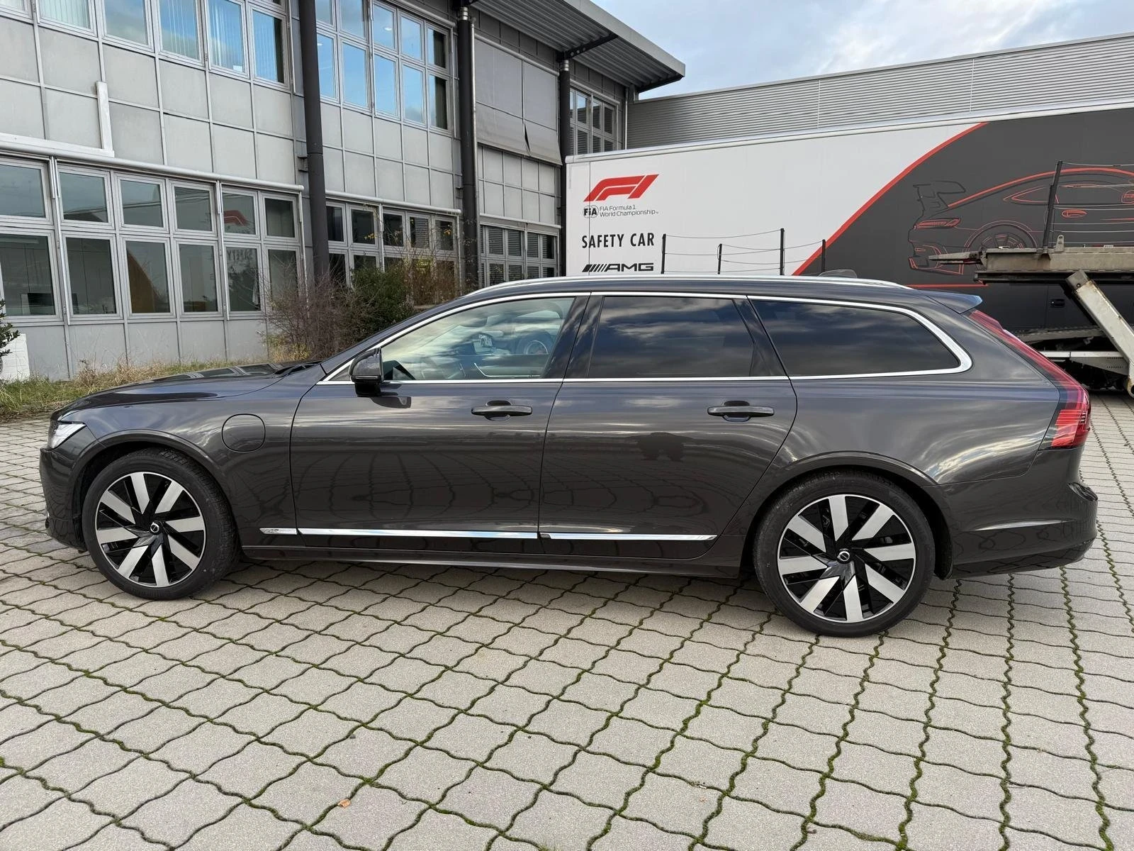 Volvo V90 T6 Core - AWD - Хибрид - изображение 4