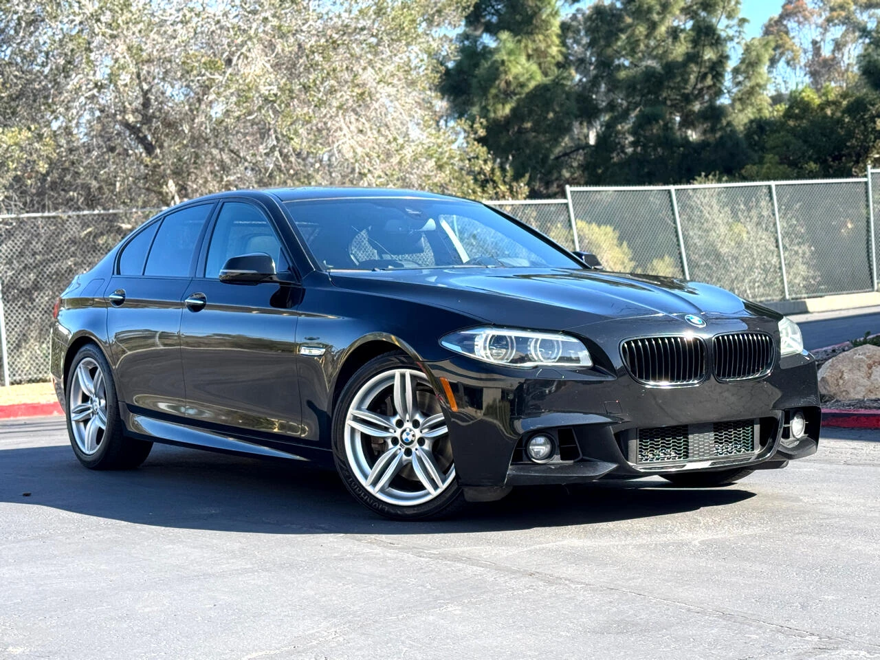 BMW 550 M-PACK* DISTRONIK* HEADUP* HARMAN* ОБДУХ* ВАКУМ* М - изображение 3