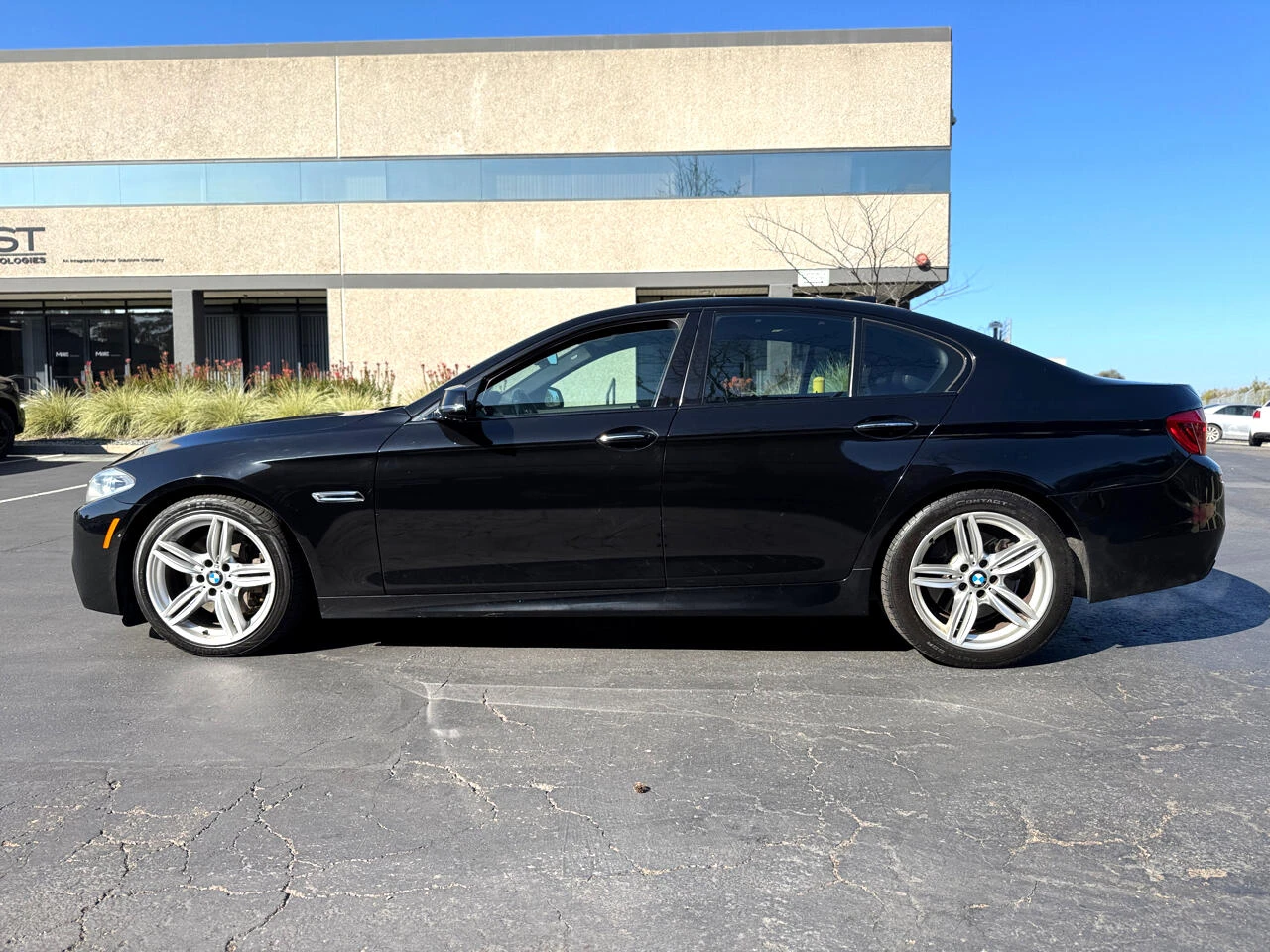 BMW 550 M-PACK* DISTRONIK* HEADUP* HARMAN* ОБДУХ* ВАКУМ* М - изображение 4