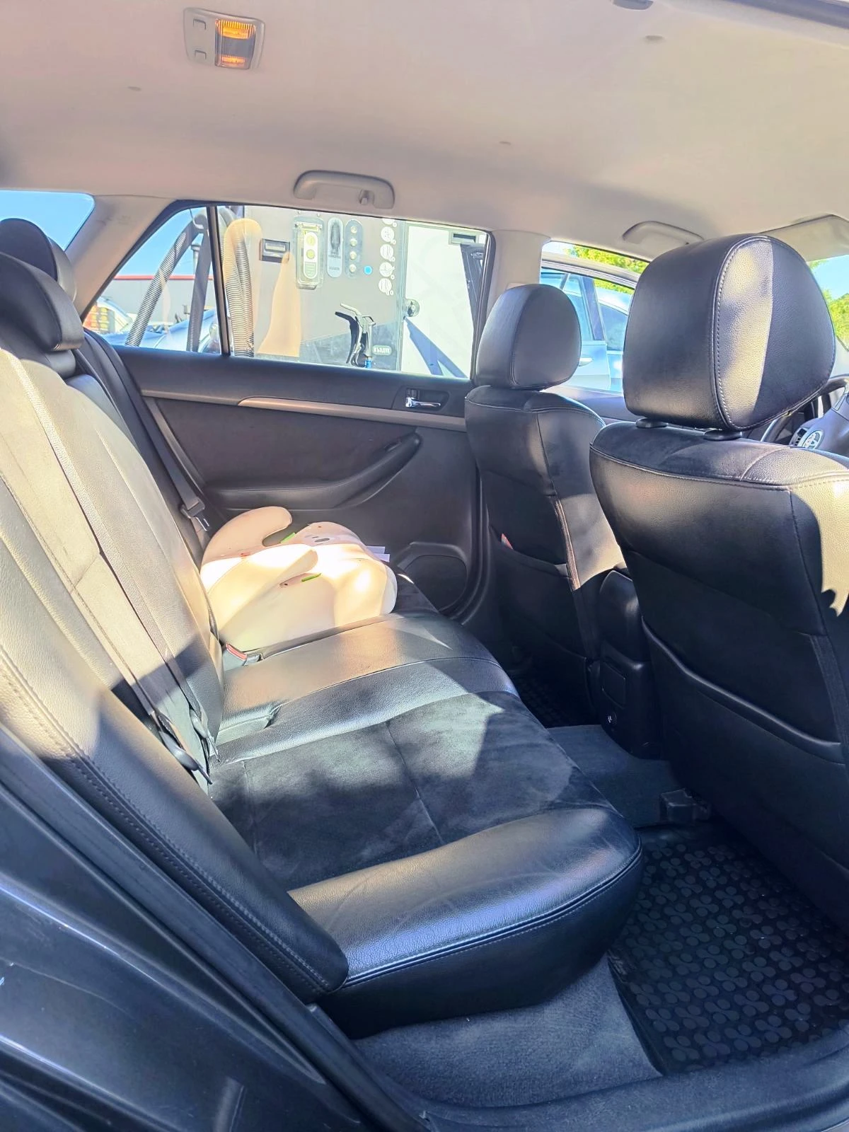 Toyota Avensis 2.0 D4D 126кс Фейс - изображение 8