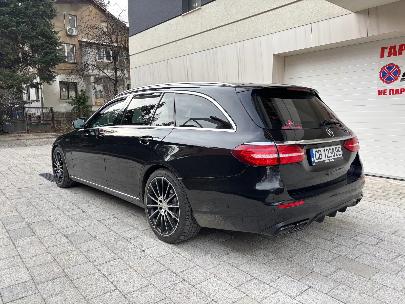 Mercedes-Benz E 220 AMG - изображение 3