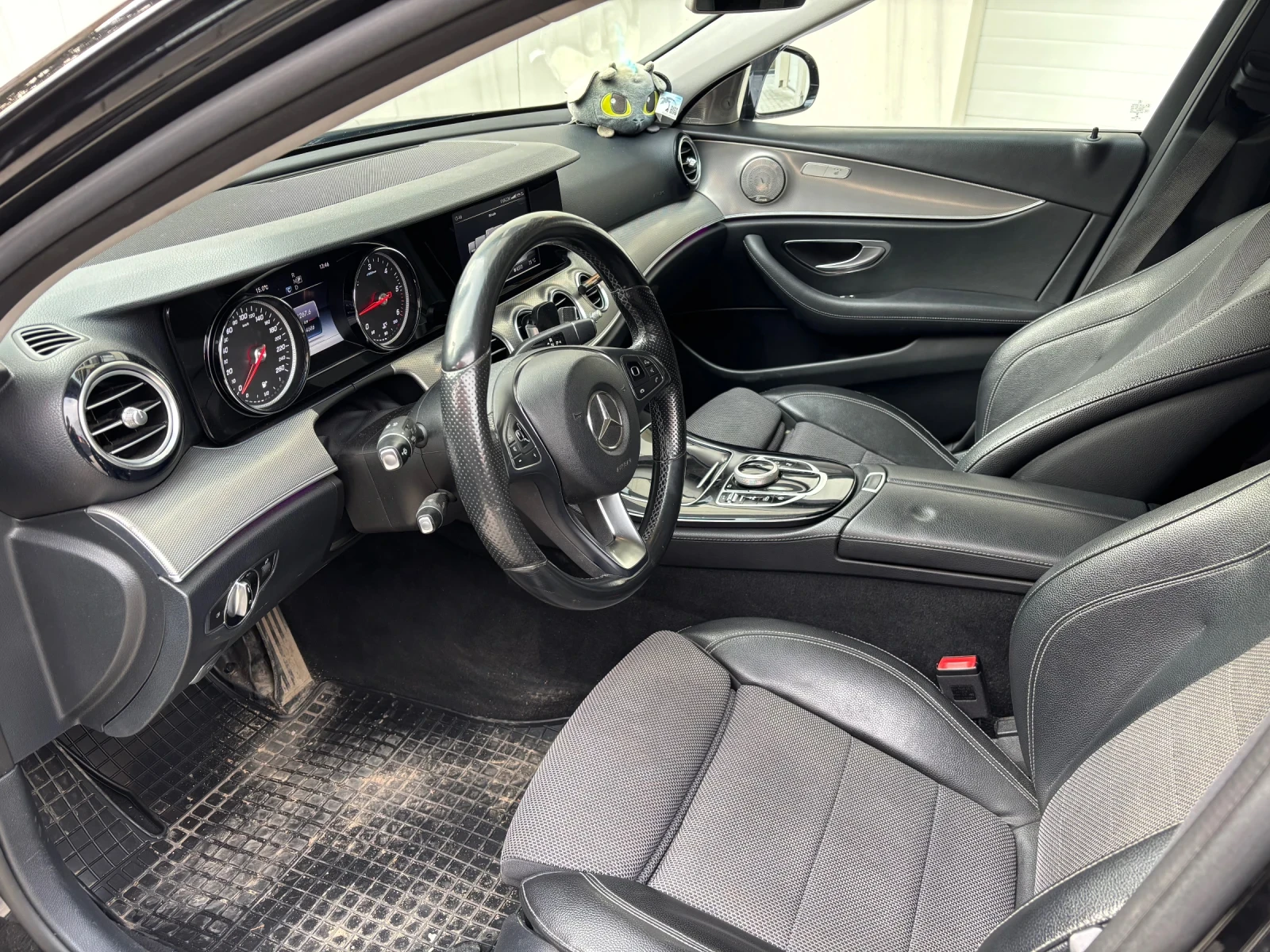 Mercedes-Benz E 220 AMG - изображение 9