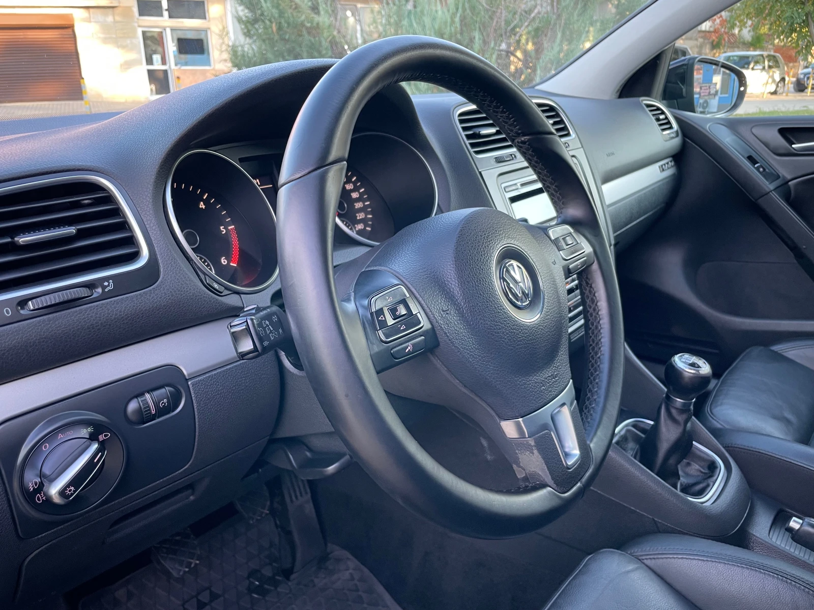 VW Golf 2.0TDI* 140* HIGHLINE* КОЖА* FULL, снимка 16 - Автомобили и джипове - 53434372