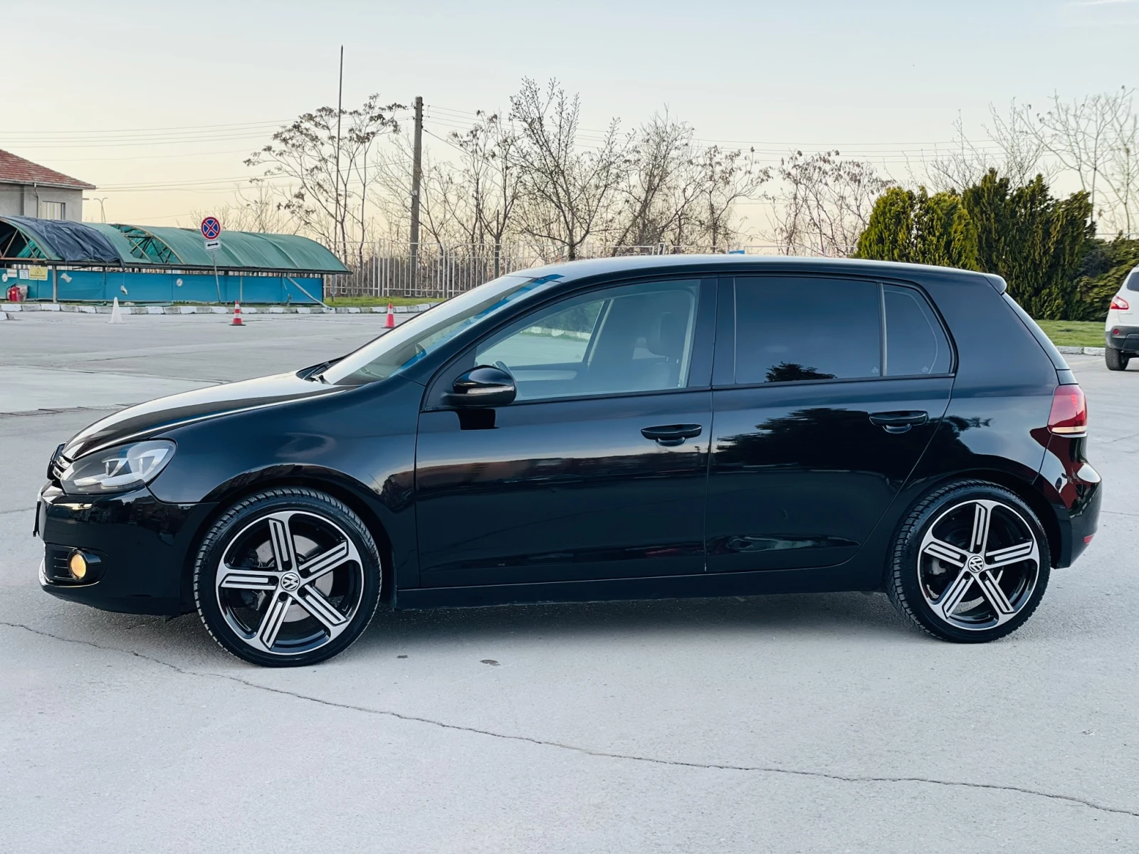 VW Golf 2.0TDI* 140* HIGHLINE* КОЖА* FULL, снимка 5 - Автомобили и джипове - 53434372