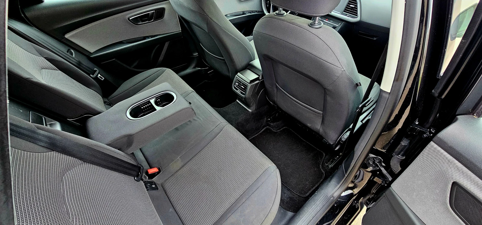 Seat Leon 1.4 TGI, снимка 11 - Автомобили и джипове - 53845639