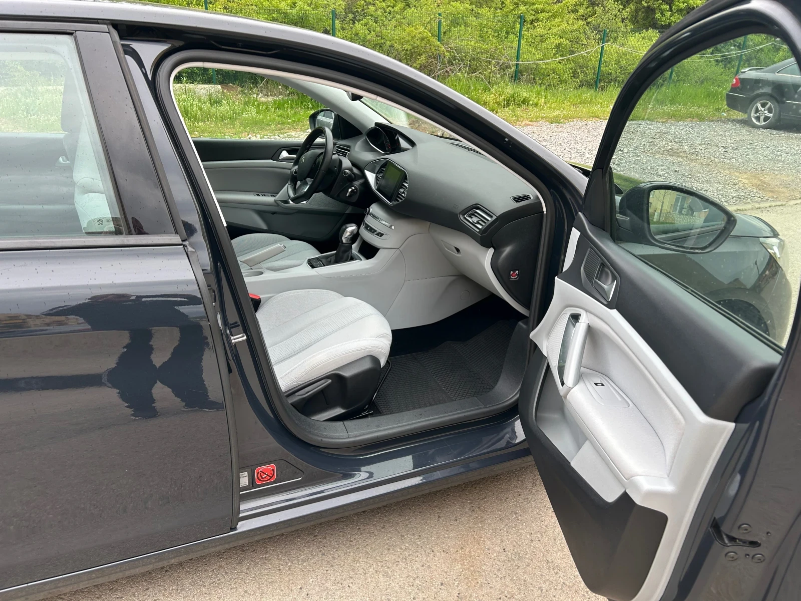 Peugeot 308 1.2i Automat Evro6, снимка 8 - Автомобили и джипове - 54523454