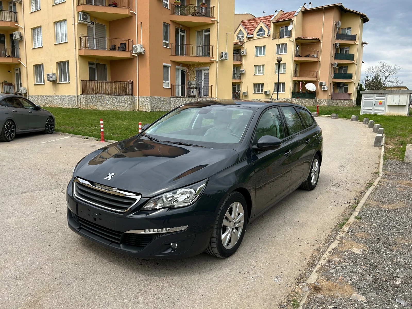Peugeot 308 1.2i Automat Evro6, снимка 2 - Автомобили и джипове - 54523454