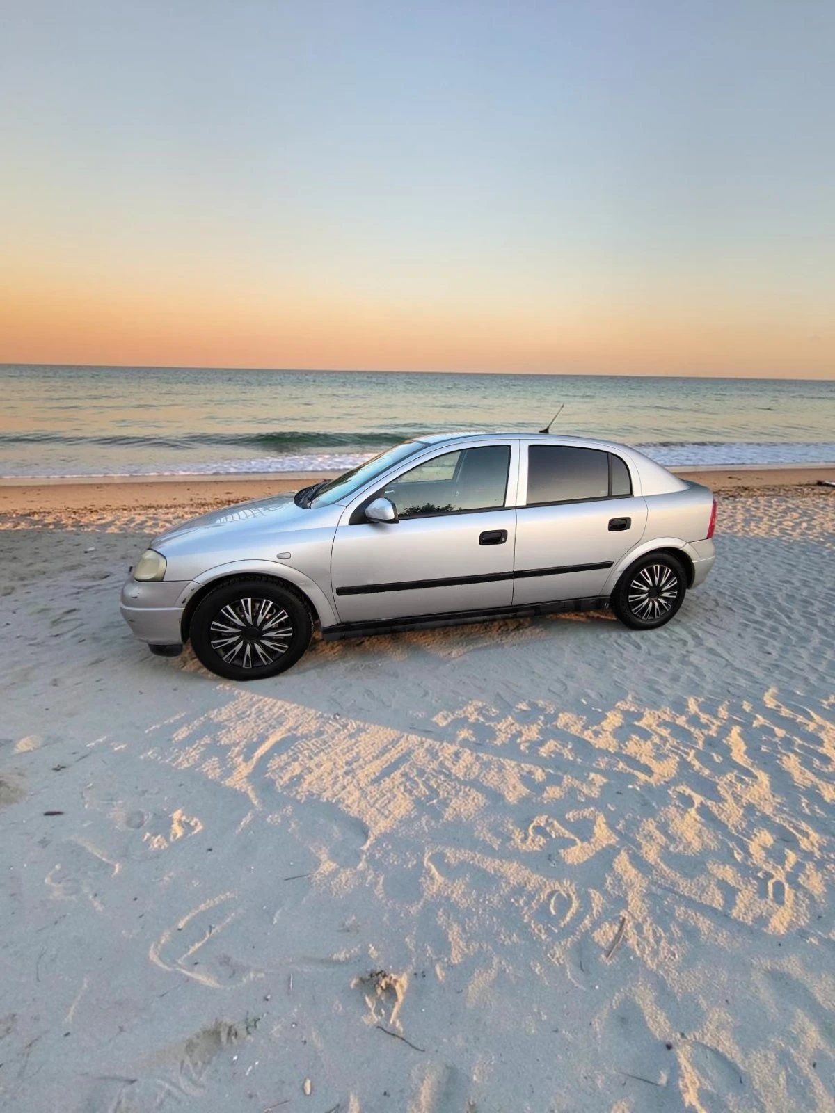 Opel Astra 1.6, снимка 5 - Автомобили и джипове - 55513563