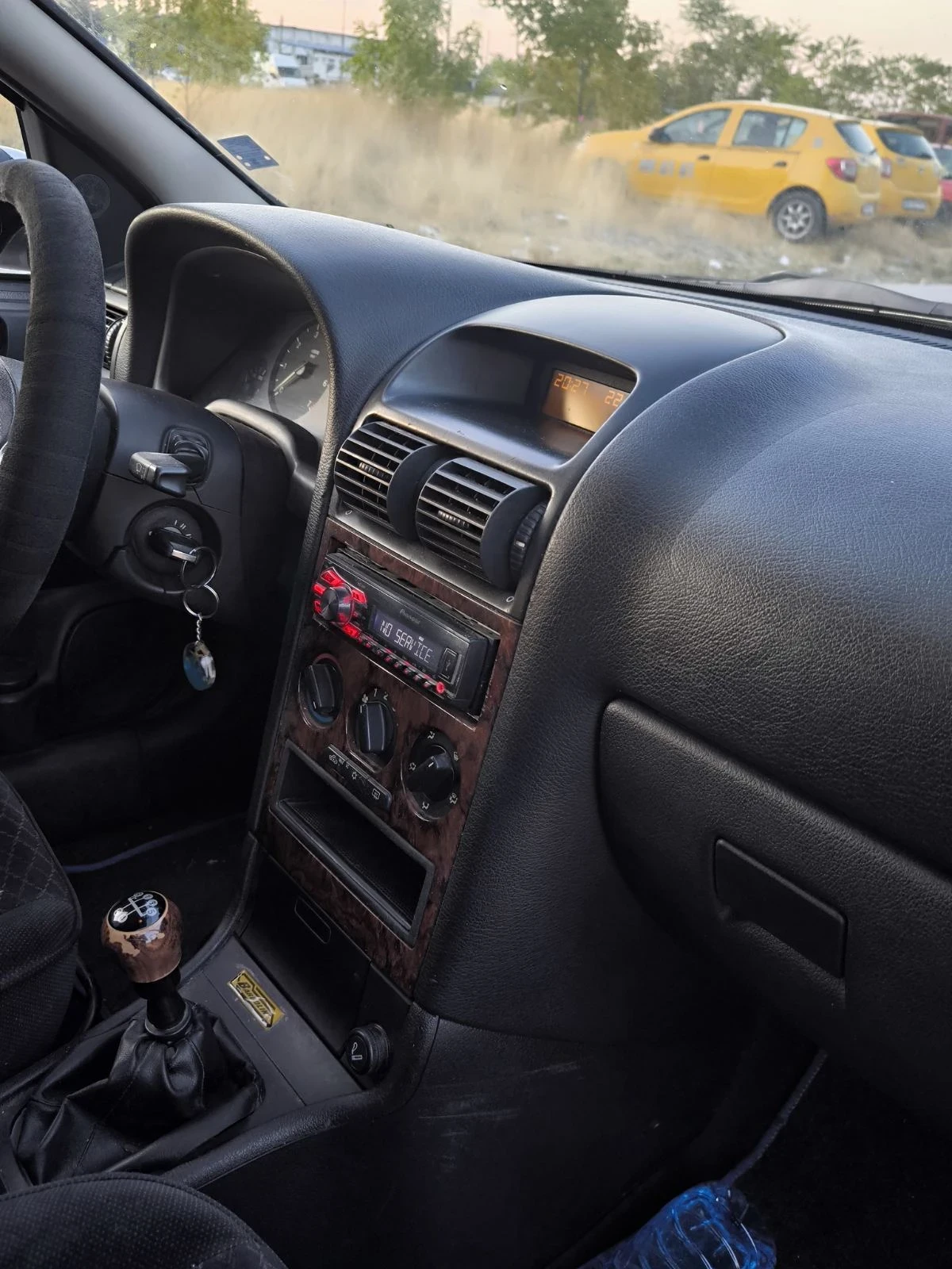 Opel Astra 1.6, снимка 9 - Автомобили и джипове - 55513563