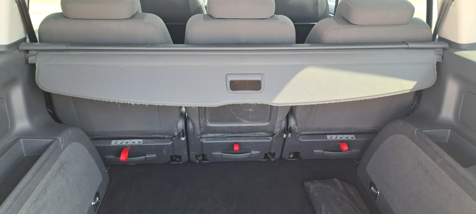 VW Touran 2.0TDI-170к.с Confort line, снимка 15 - Автомобили и джипове - 55569106
