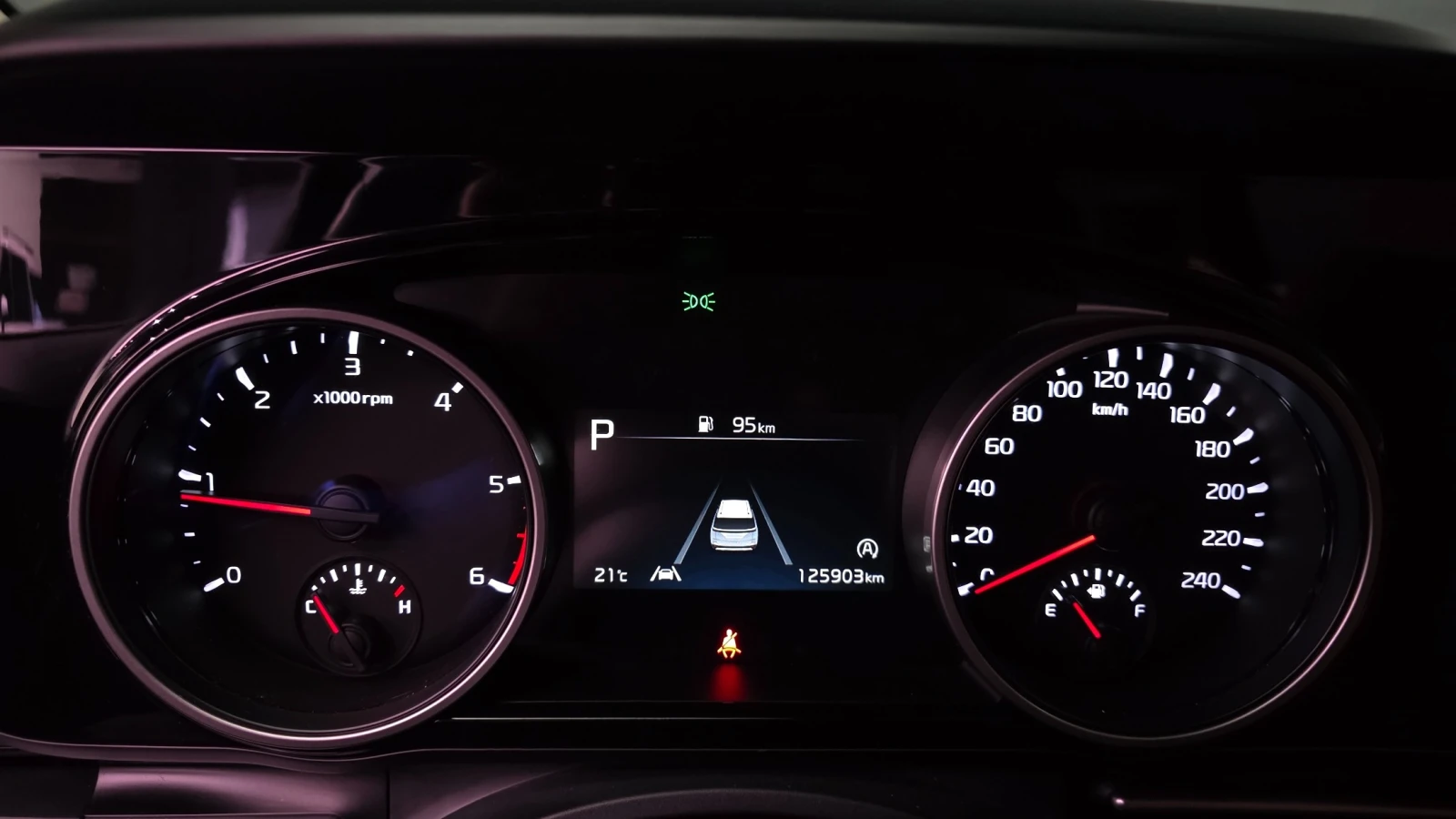 Kia Carnival PRESTIGE 2.2* ПОДГРЕВ ВОЛАН/СЕДАЛКИ* hellascars.bg, снимка 9 - Автомобили и джипове - 55597485