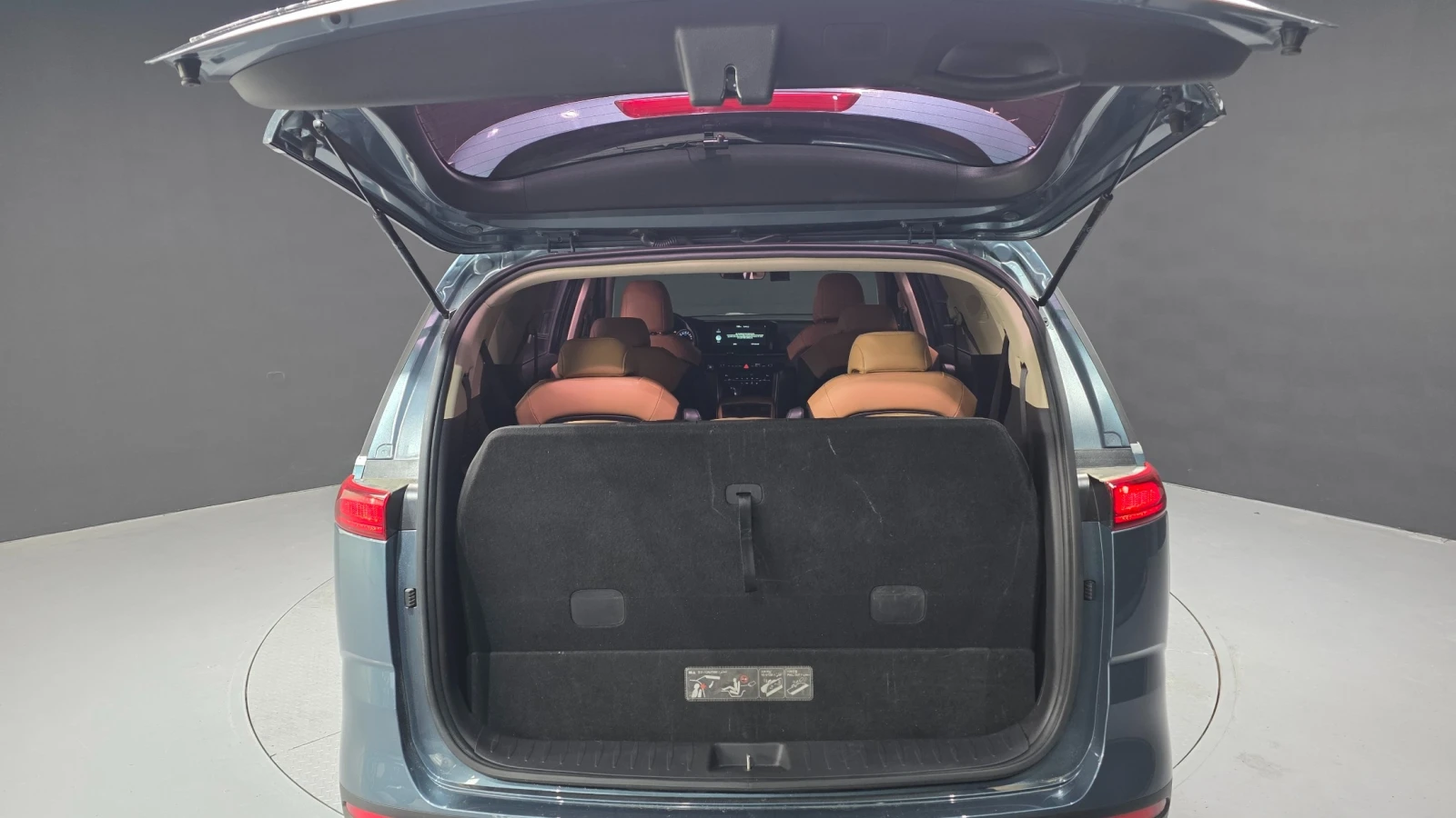 Kia Carnival PRESTIGE 2.2* ПОДГРЕВ ВОЛАН/СЕДАЛКИ* hellascars.bg, снимка 15 - Автомобили и джипове - 55597485