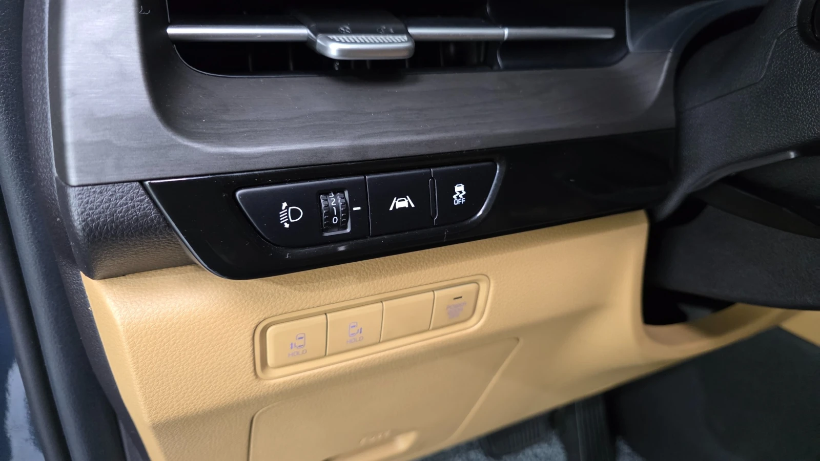 Kia Carnival PRESTIGE 2.2* ПОДГРЕВ ВОЛАН/СЕДАЛКИ* hellascars.bg, снимка 16 - Автомобили и джипове - 55597485