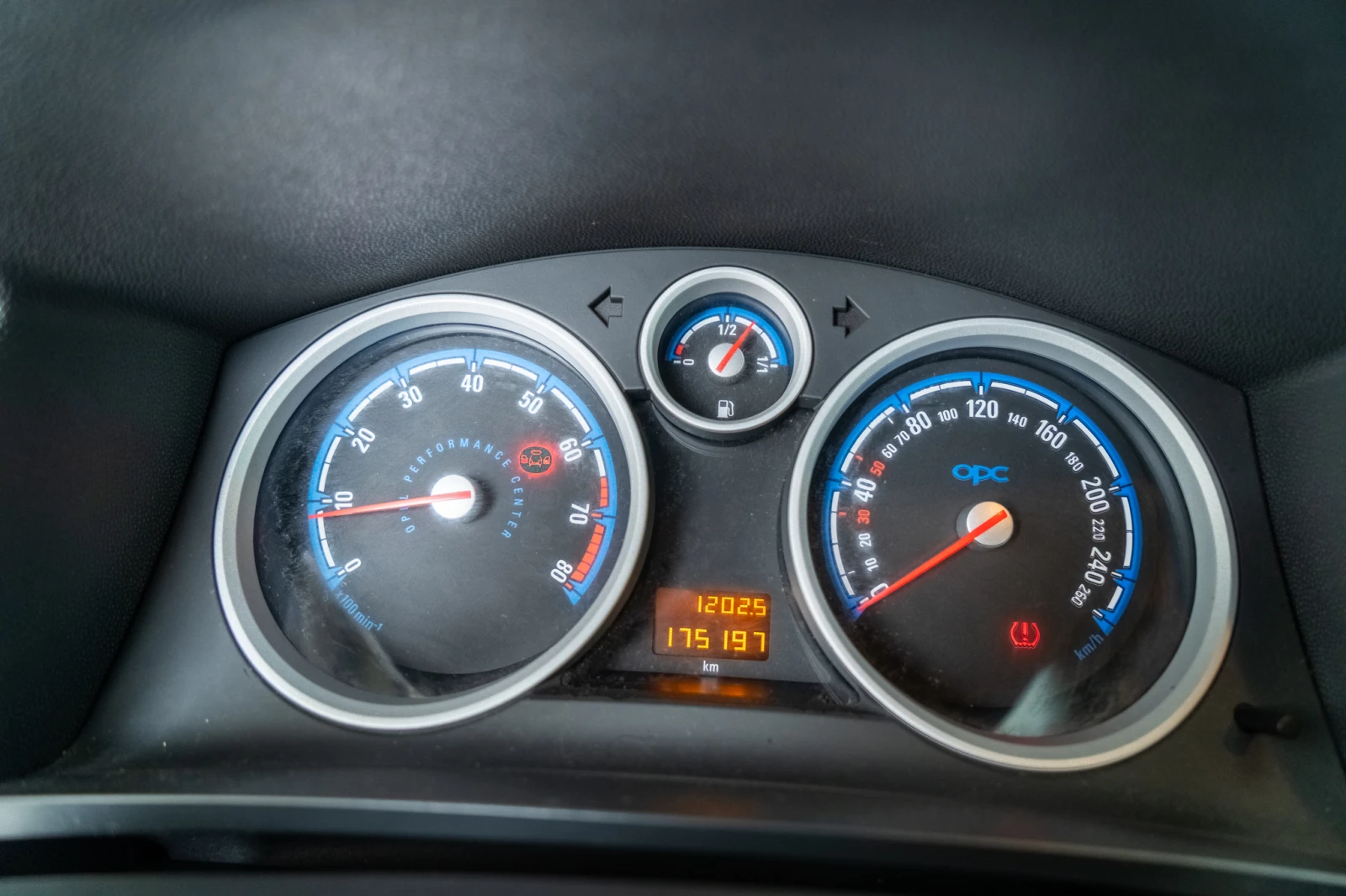 Opel Zafira OPC = 2.0 TURBO = 240HP = FULL = ЛИЗИНГ = ГАРАНЦИЯ, снимка 13 - Автомобили и джипове - 56048892
