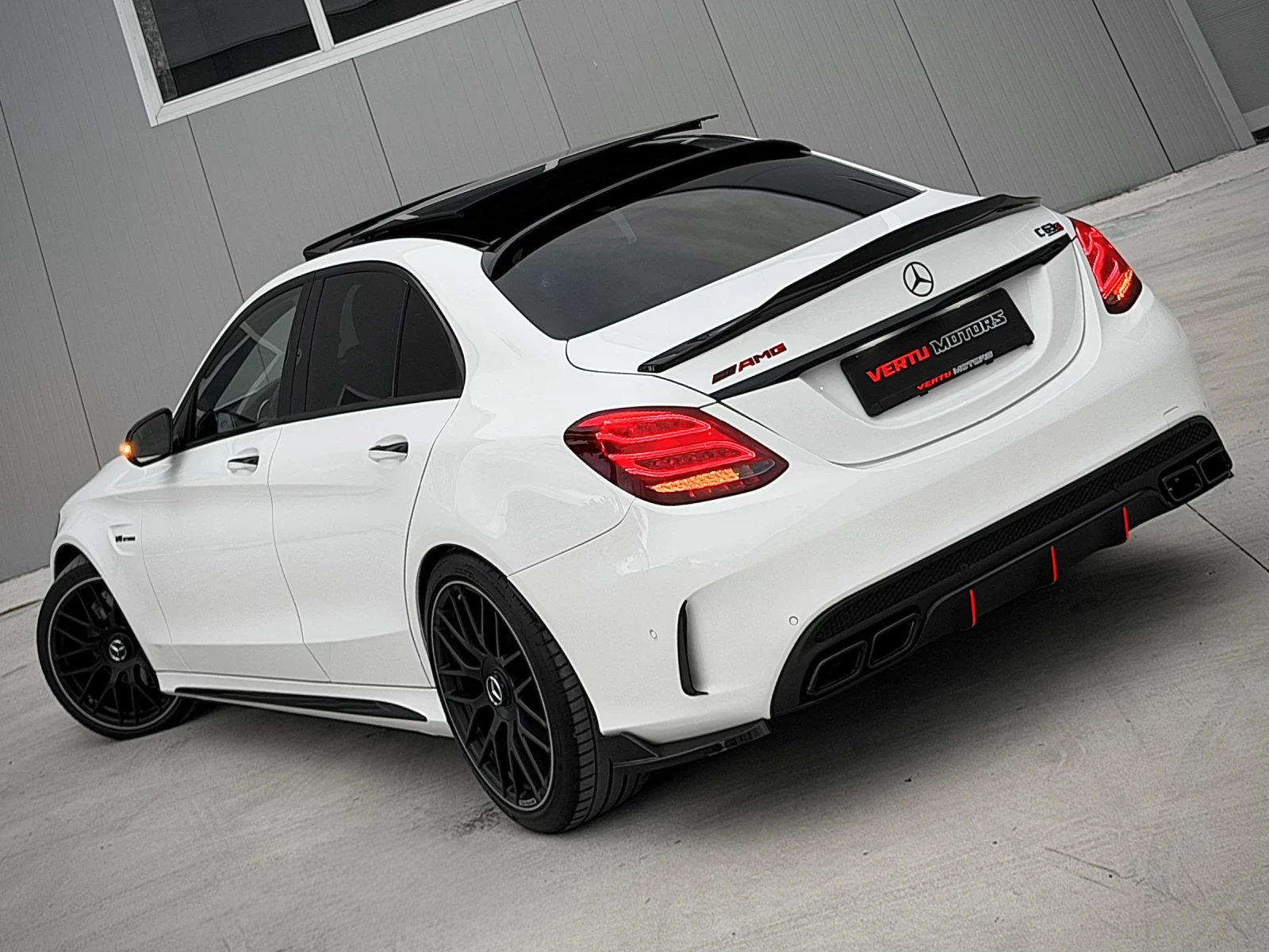 Mercedes-Benz C 63 AMG S/ STAGE 1 - 600ps/ DESIGNO/ 3xTV/ PANO/ 360 CAM/, снимка 6 - Автомобили и джипове - 56132511