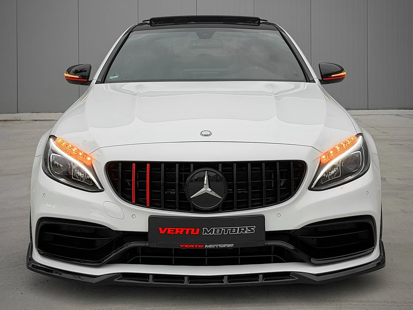 Mercedes-Benz C 63 AMG S/ STAGE 1 - 600ps/ DESIGNO/ 3xTV/ PANO/ 360 CAM/, снимка 3 - Автомобили и джипове - 56132511