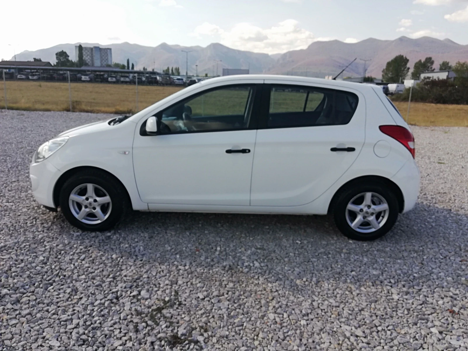 Hyundai I20 1.25i kli italia, снимка 3 - Автомобили и джипове - 56252220