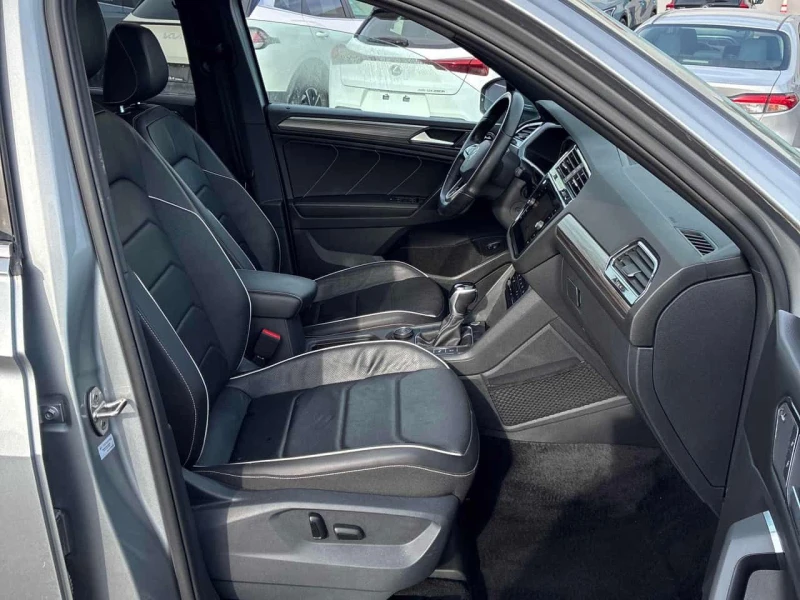 VW Tiguan * Highline R Line * CARFAX * ЦЕНА ДО БГ, снимка 17 - Автомобили и джипове - 53537816