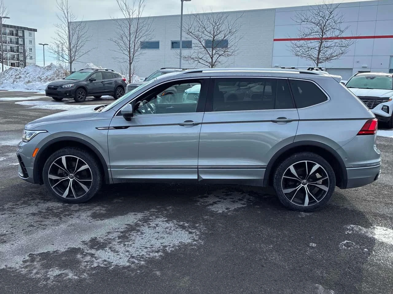 VW Tiguan * Highline R Line * CARFAX * ЦЕНА ДО БГ - изображение 2